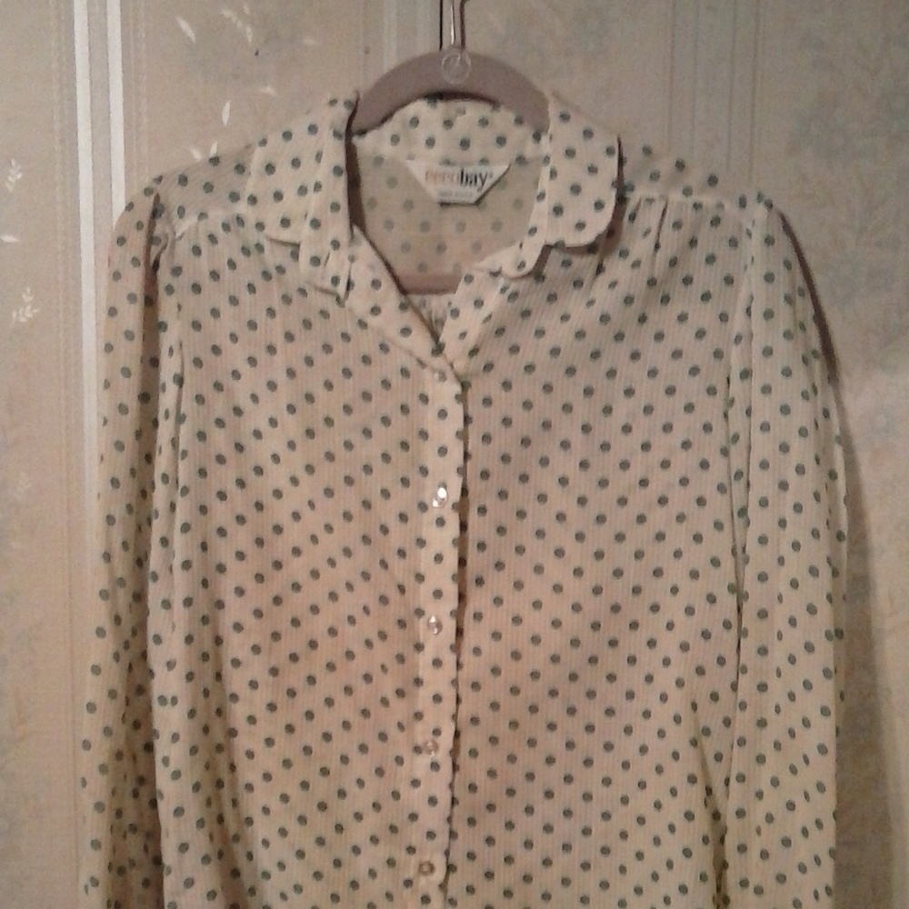 ECCO BAY WOMEN'S GREEN/WHITE POLKA DOT BLOUSE